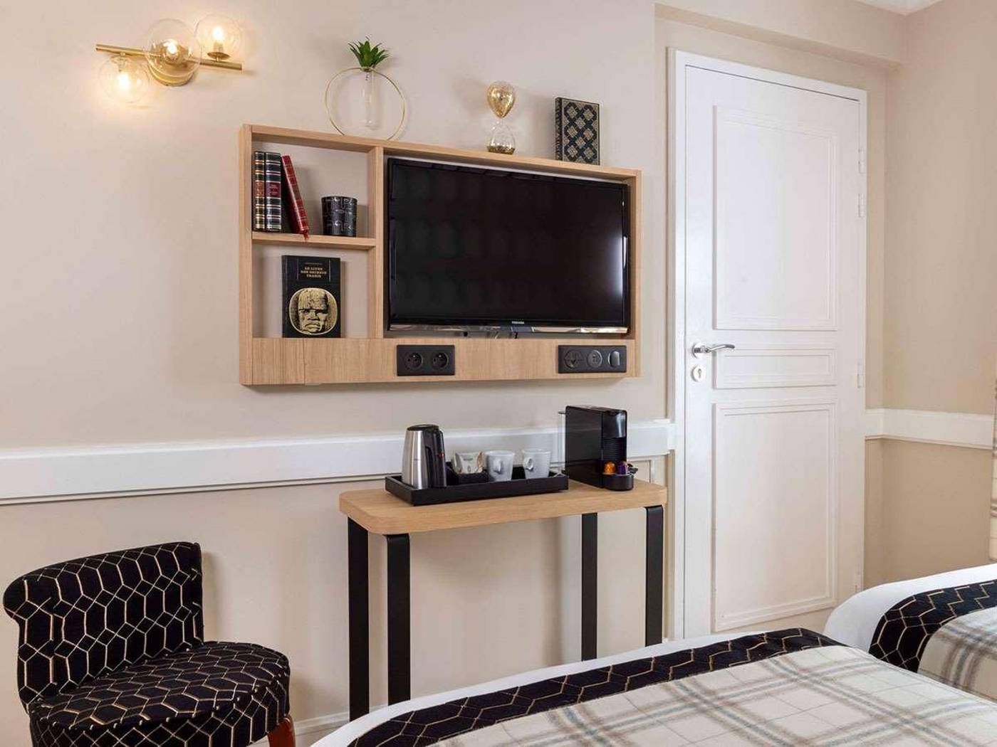 Hotel-Sleeping-Belle-Room-35