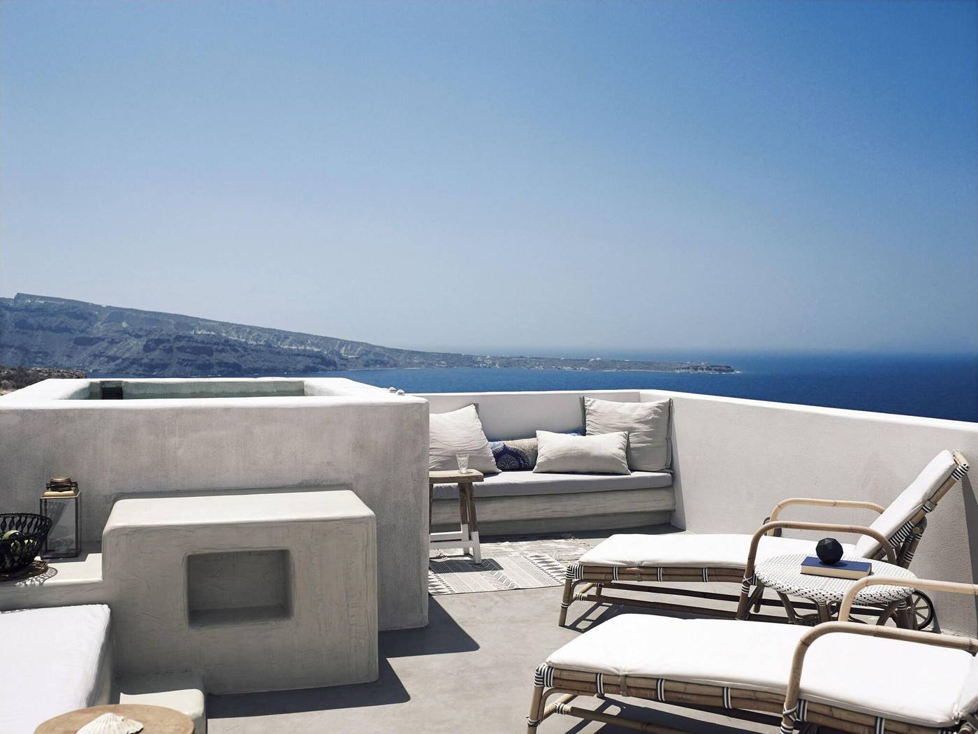 Santo-Maris-Oia--Luxury-Suites---Spa-Room-90