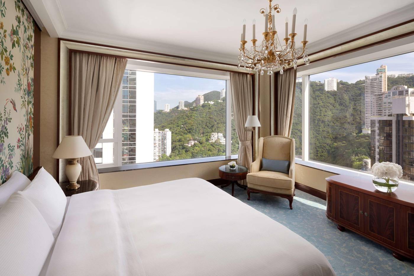 Island-Shangri-La-Hong-Kong-Room-17