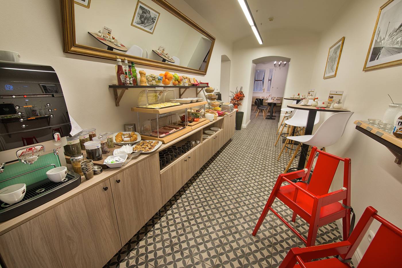 Suite-Home-Prague-Restaurant-9