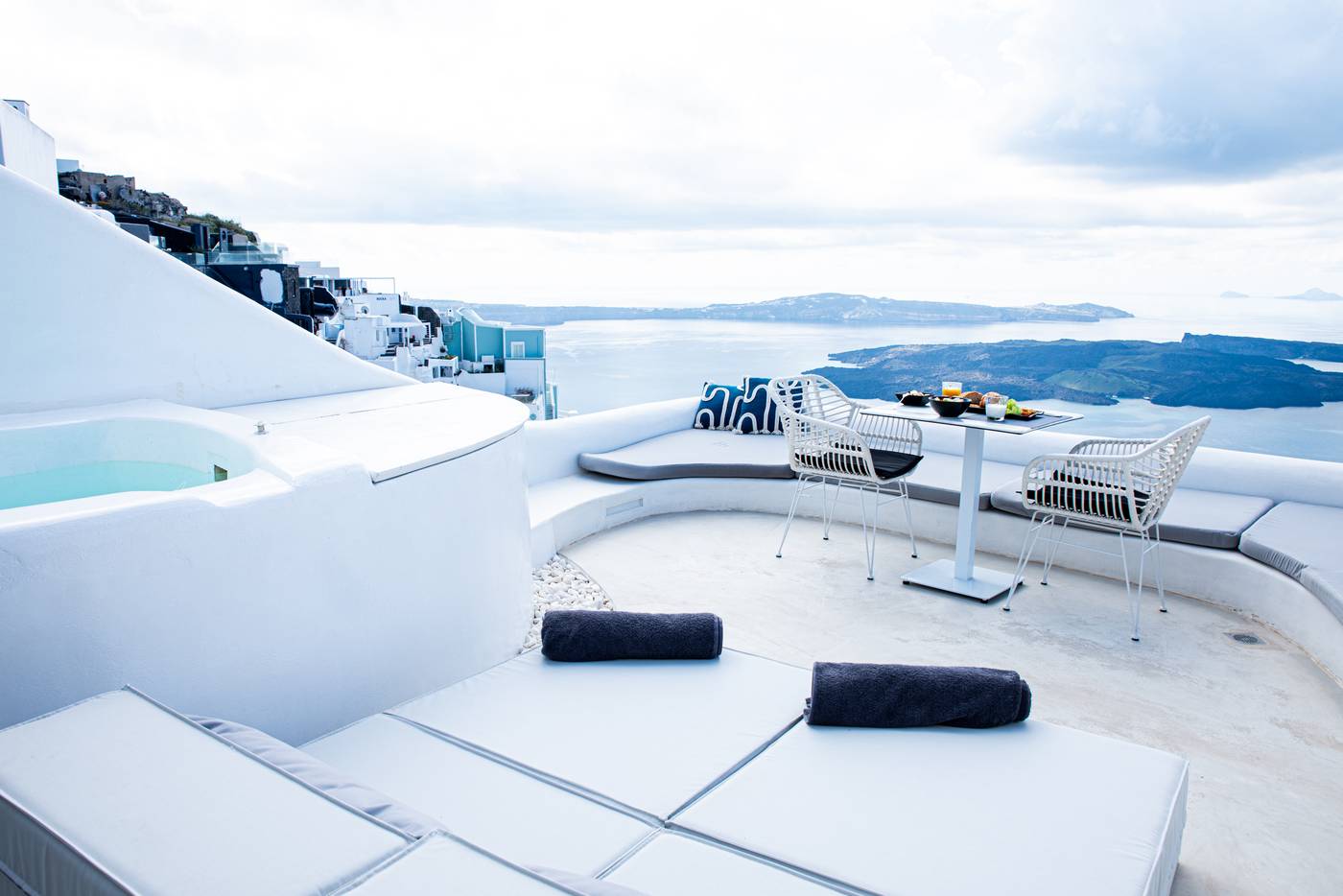 Heaven's Edge-Greece-Imerovigli-Room-9