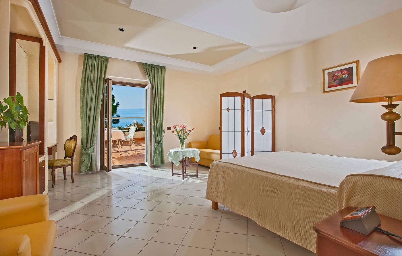 Eden-Roc-Positano-Room-25