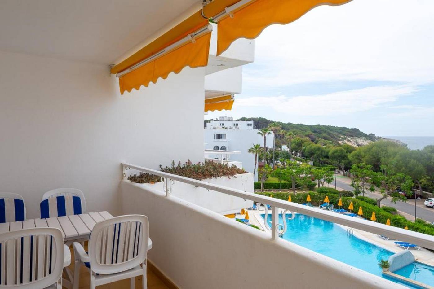 Hamilton-Court-Room-60