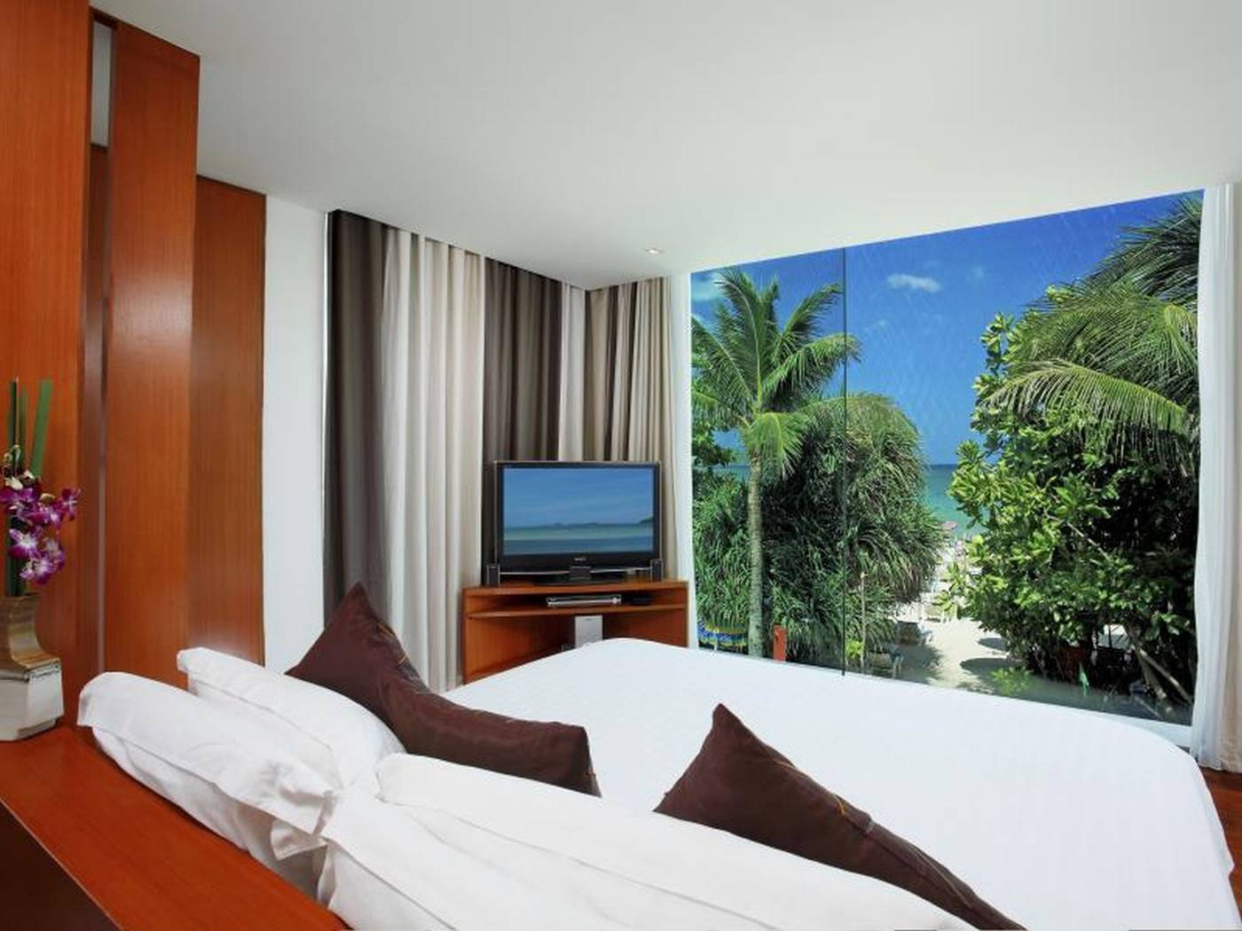 La-Flora-Resort-and-Spa-Patong-Room-28