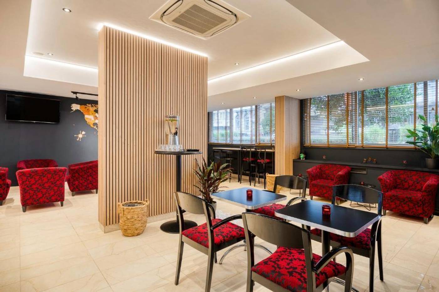 First-Euroflat-Hotel-Restaurant-4