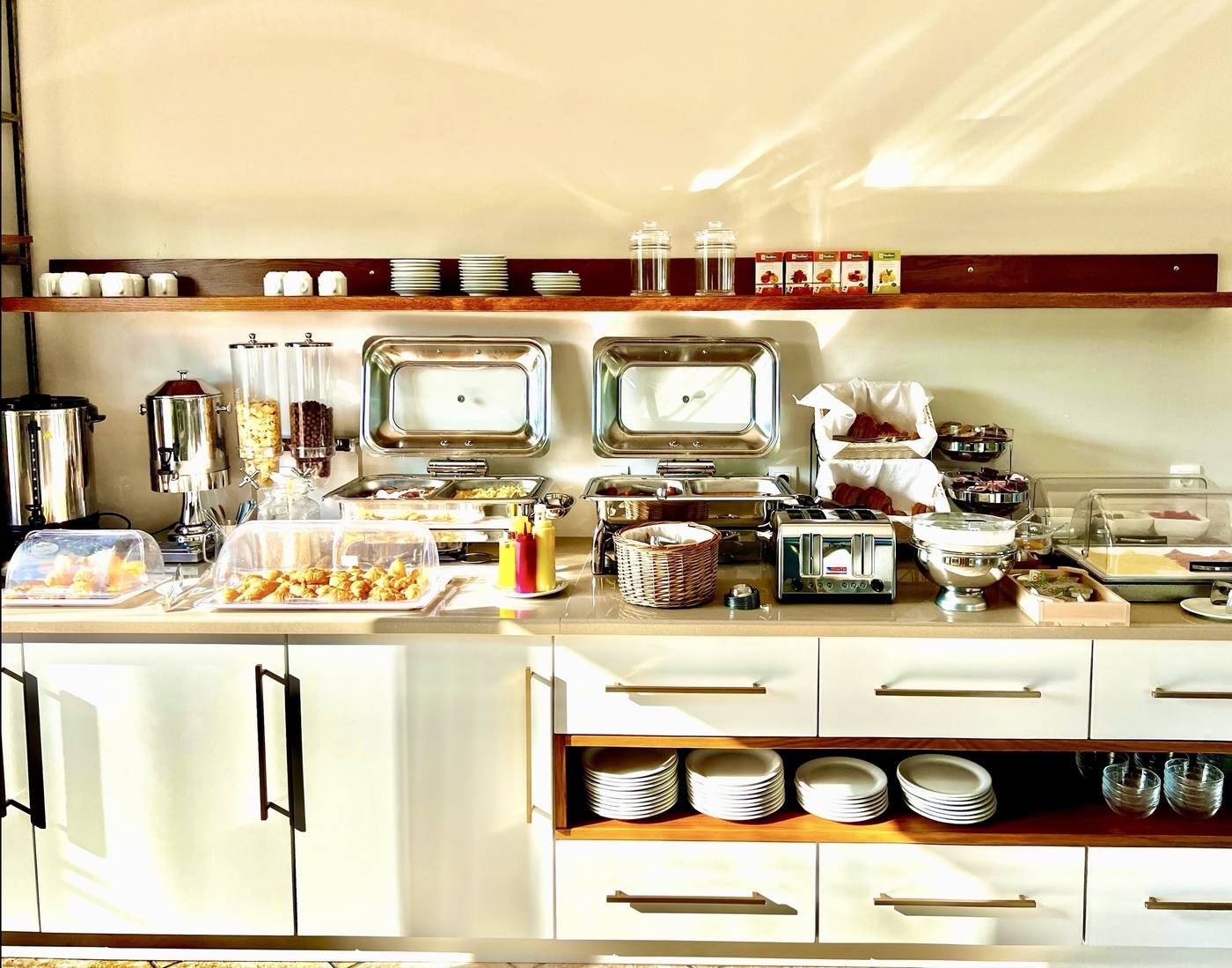 Bruskos-Hotel-and-Suites-General-view-43