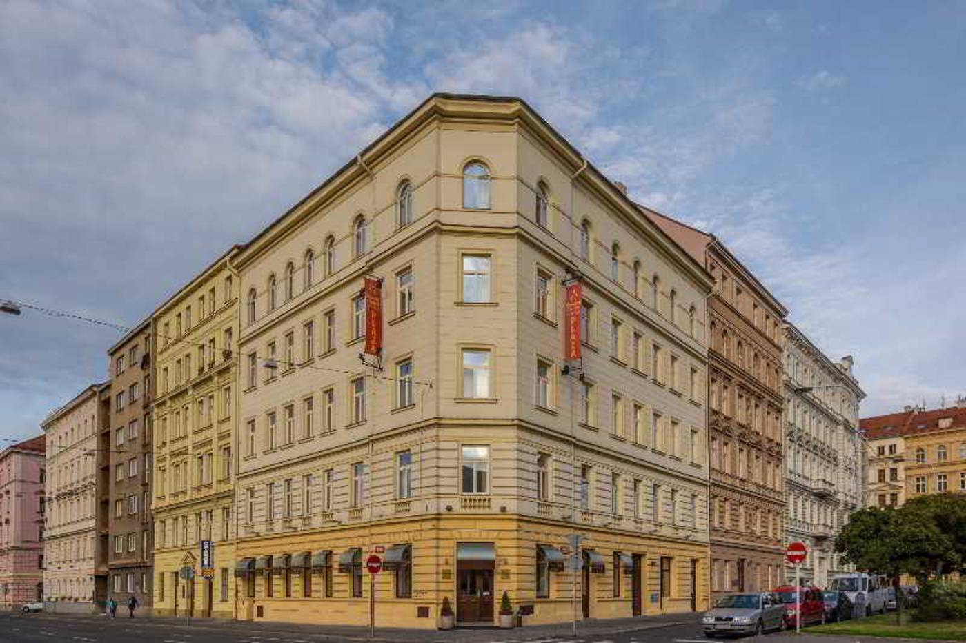 Prague-Centre-Plaza-General-view-1