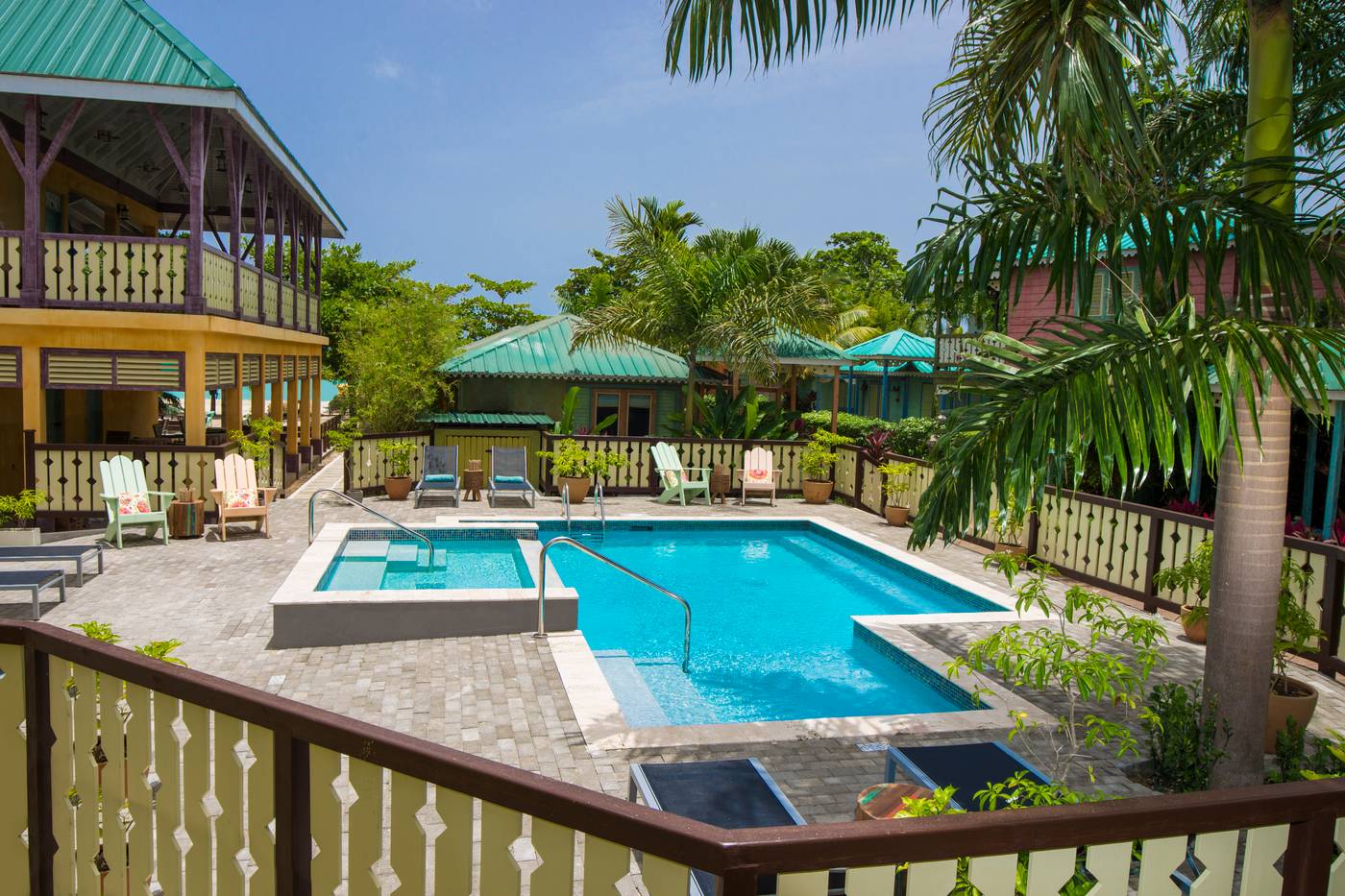 Country-Country-Hotel-Pool-1