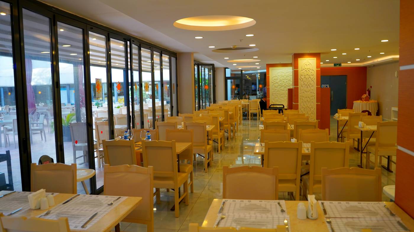 Club-Aqua-Plaza-Restaurant-54