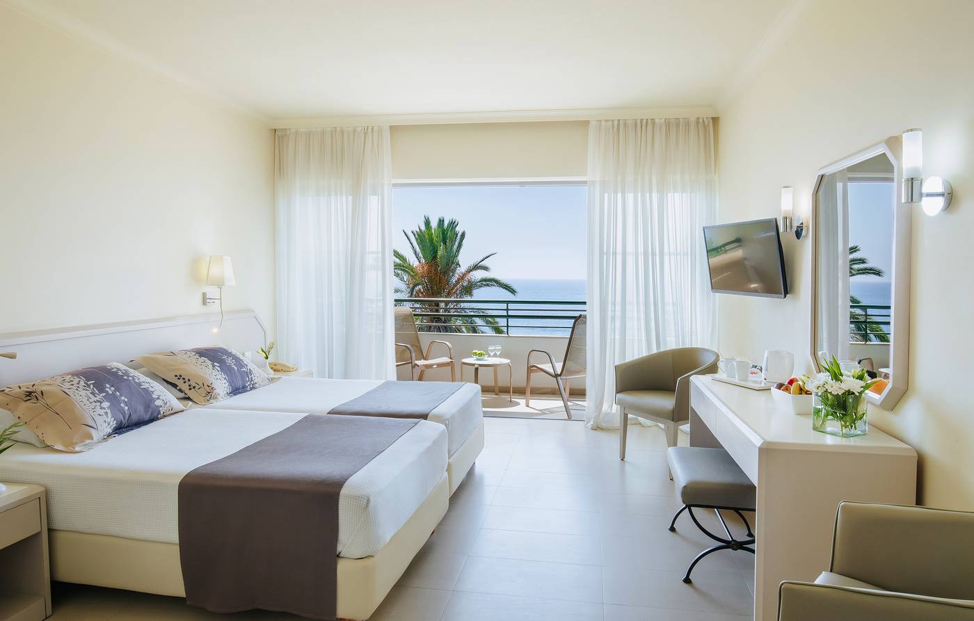 Louis-Imperial-Beach-Room-20