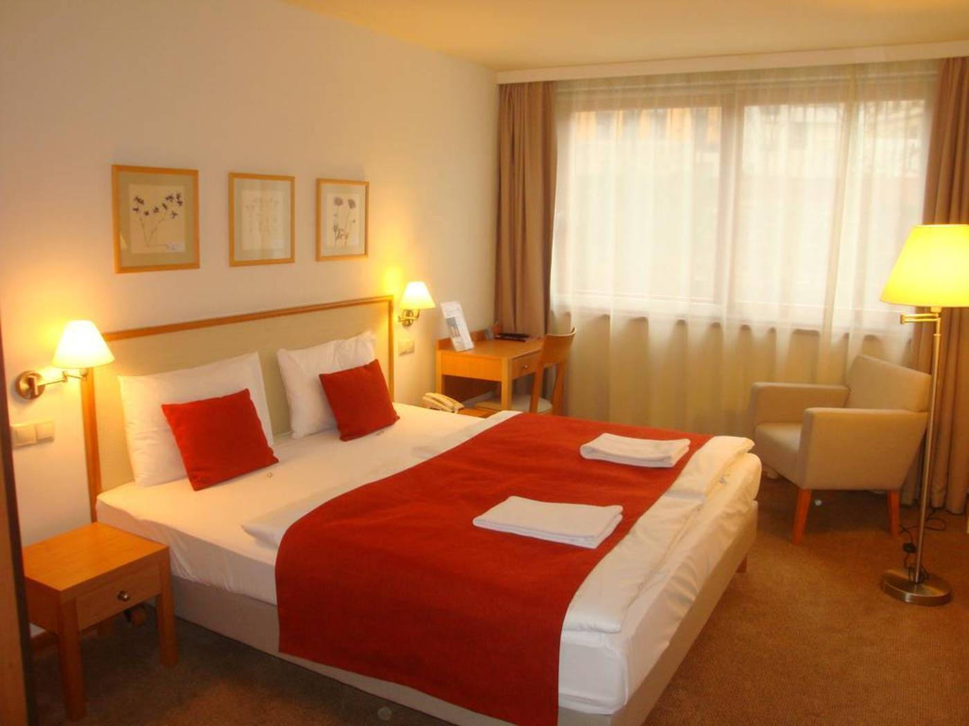 Hotel-Castle-Garden-Room-16