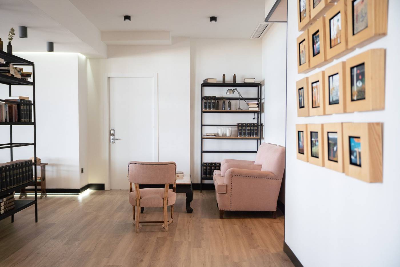 Fay-Victoria-Beach-Lobby-42