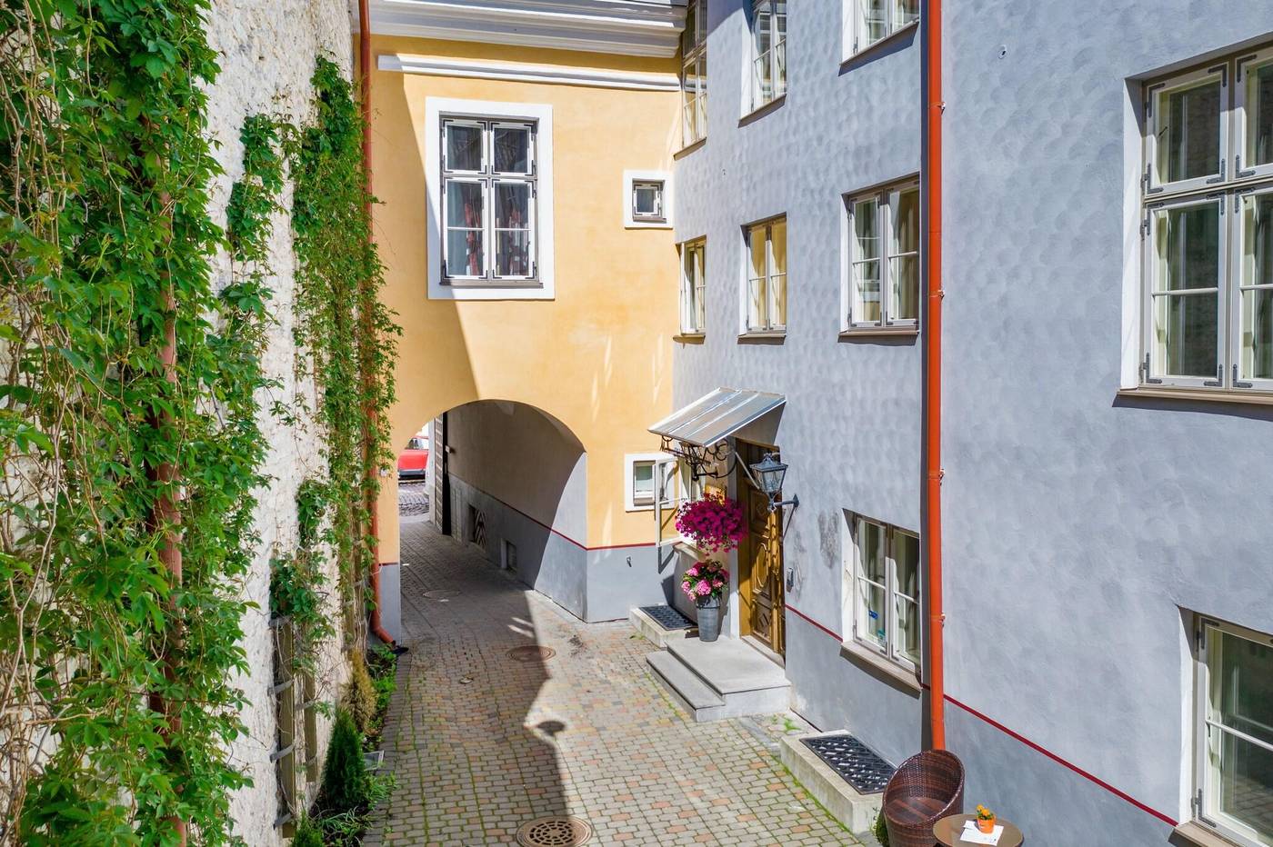 Meriton-Old-Town-Garden-Terrace-52