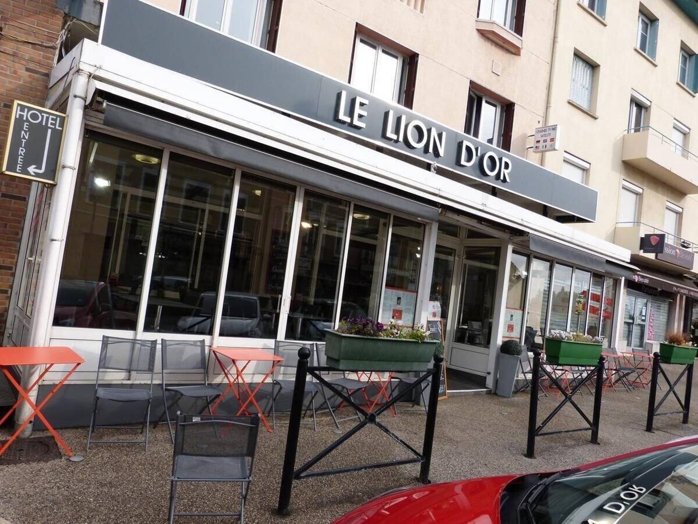 Hôtel Restaurant Le Lion d'Or - France - MEXIMIEUX - Terrace - 6
