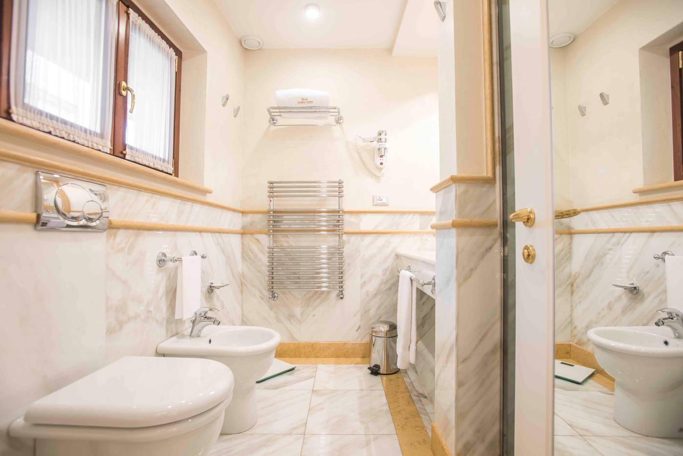 Golden-Tower-Hotel---Spa-Room-77