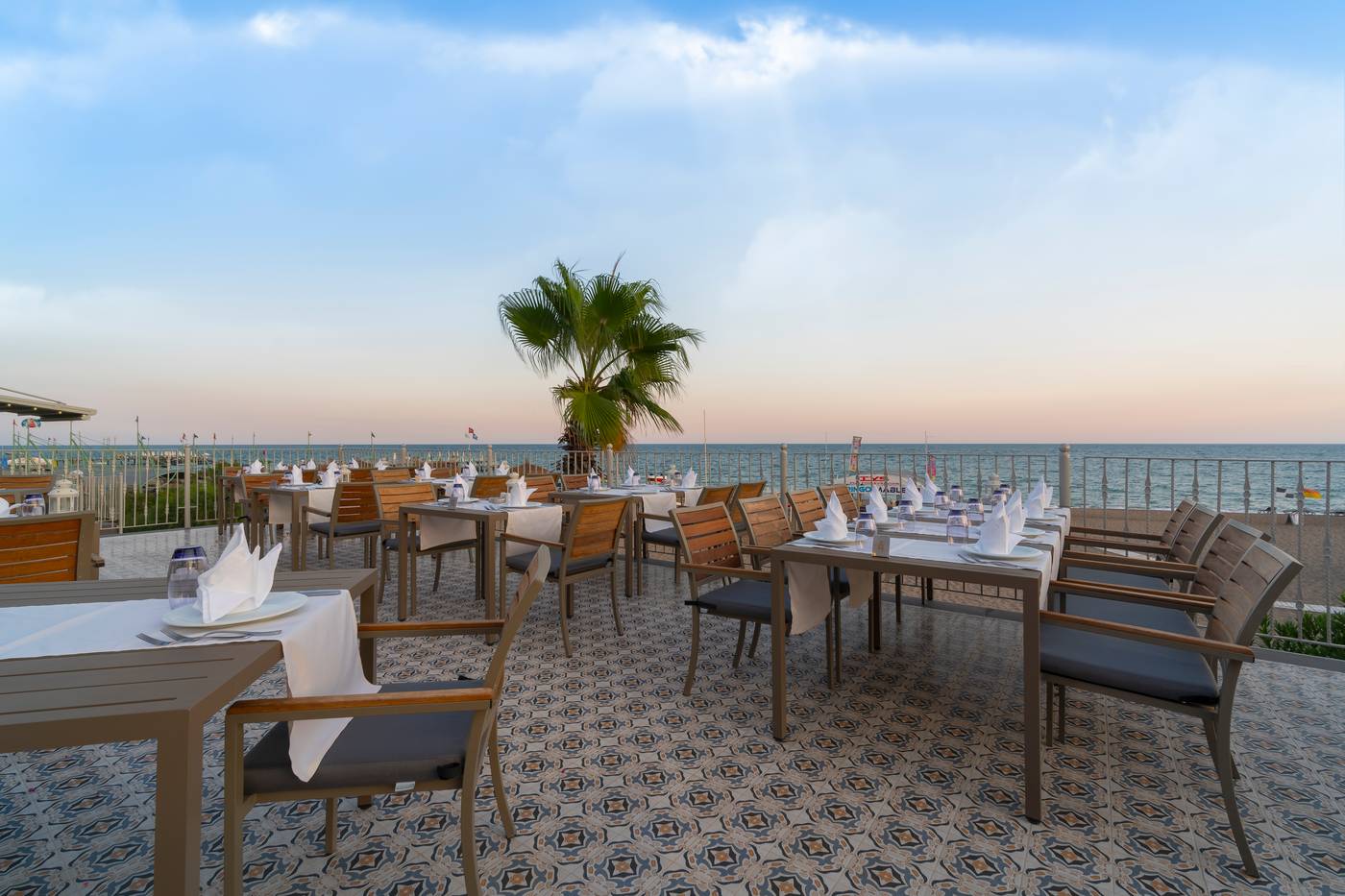 Concorde-De-Luxe-Resort-Restaurant-93