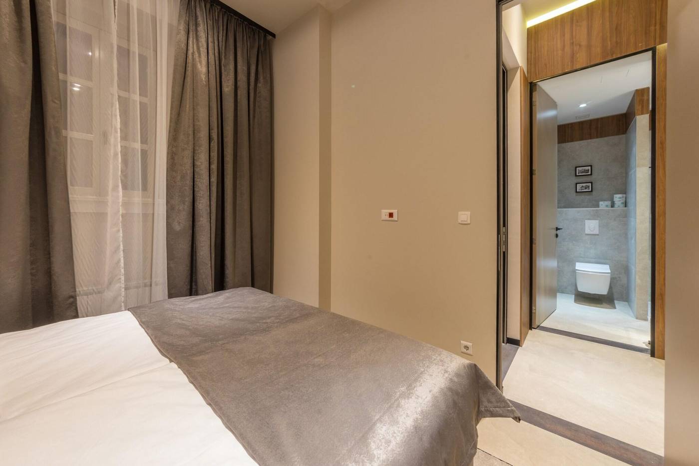 Dezman Luxury Center-Croatia-Zagreb-Room-8
