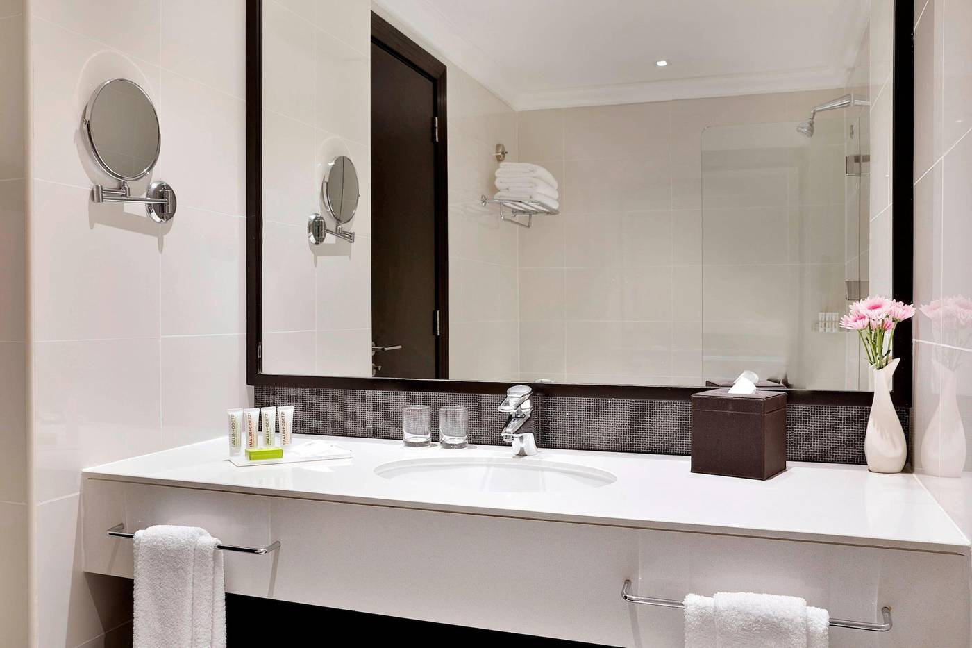 Le-Meridien-Mina-Seyahi-Beach-Resort---Marina-Room-47