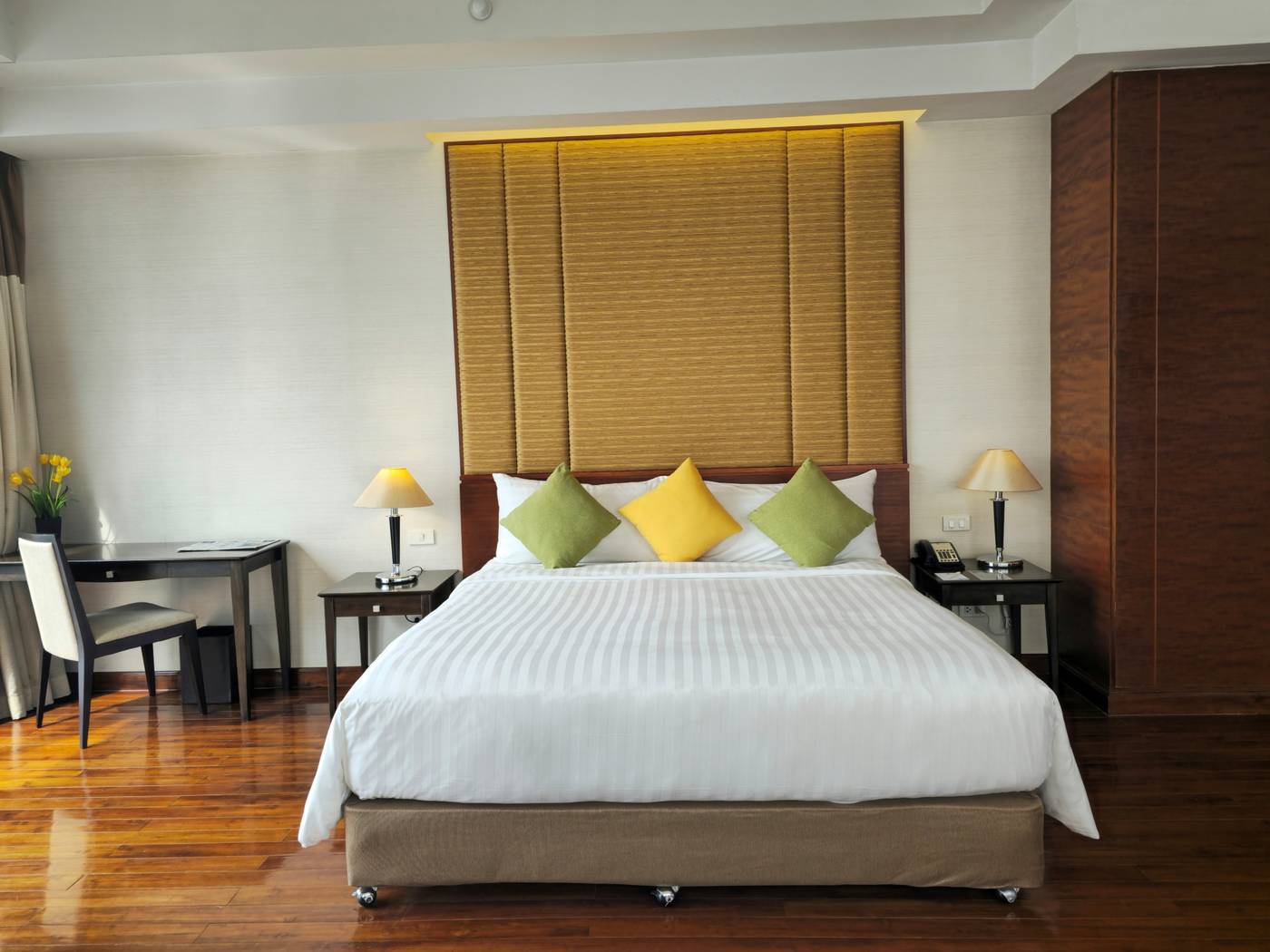 Column-Bangkok-Room-26