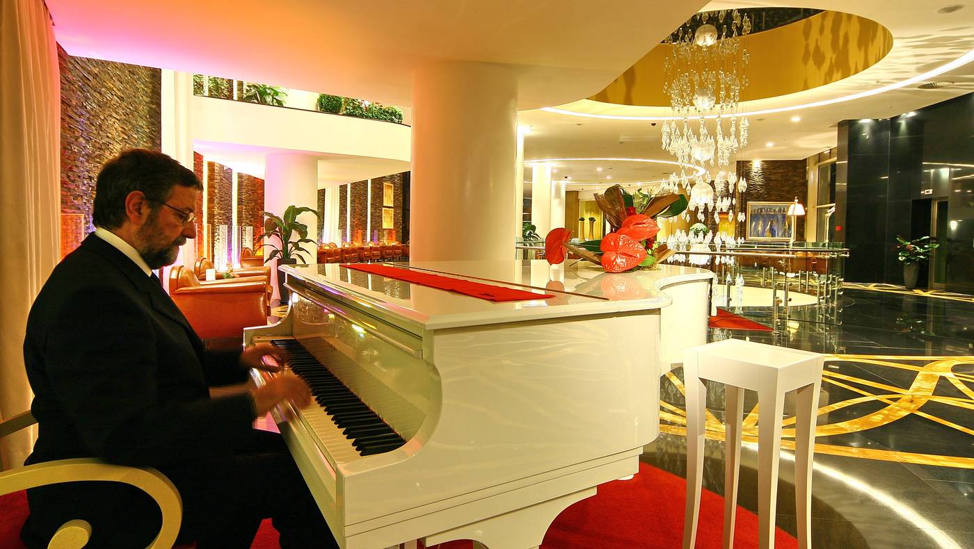 Splendid-Conference---Spa-Resort-Lobby-50