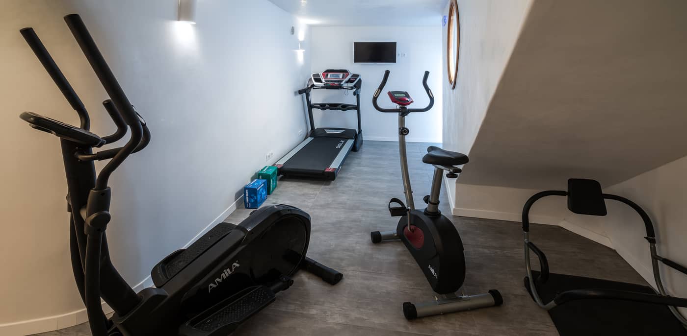 Elite-Luxury-Suites-Room-44