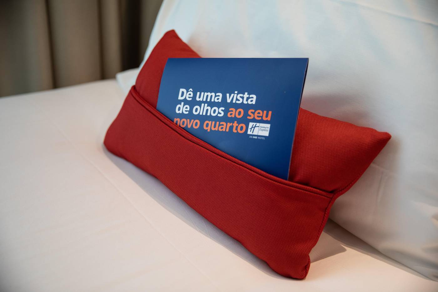 Holiday-Inn-Express-Lisbon---Plaza-Saldanha-Room-28