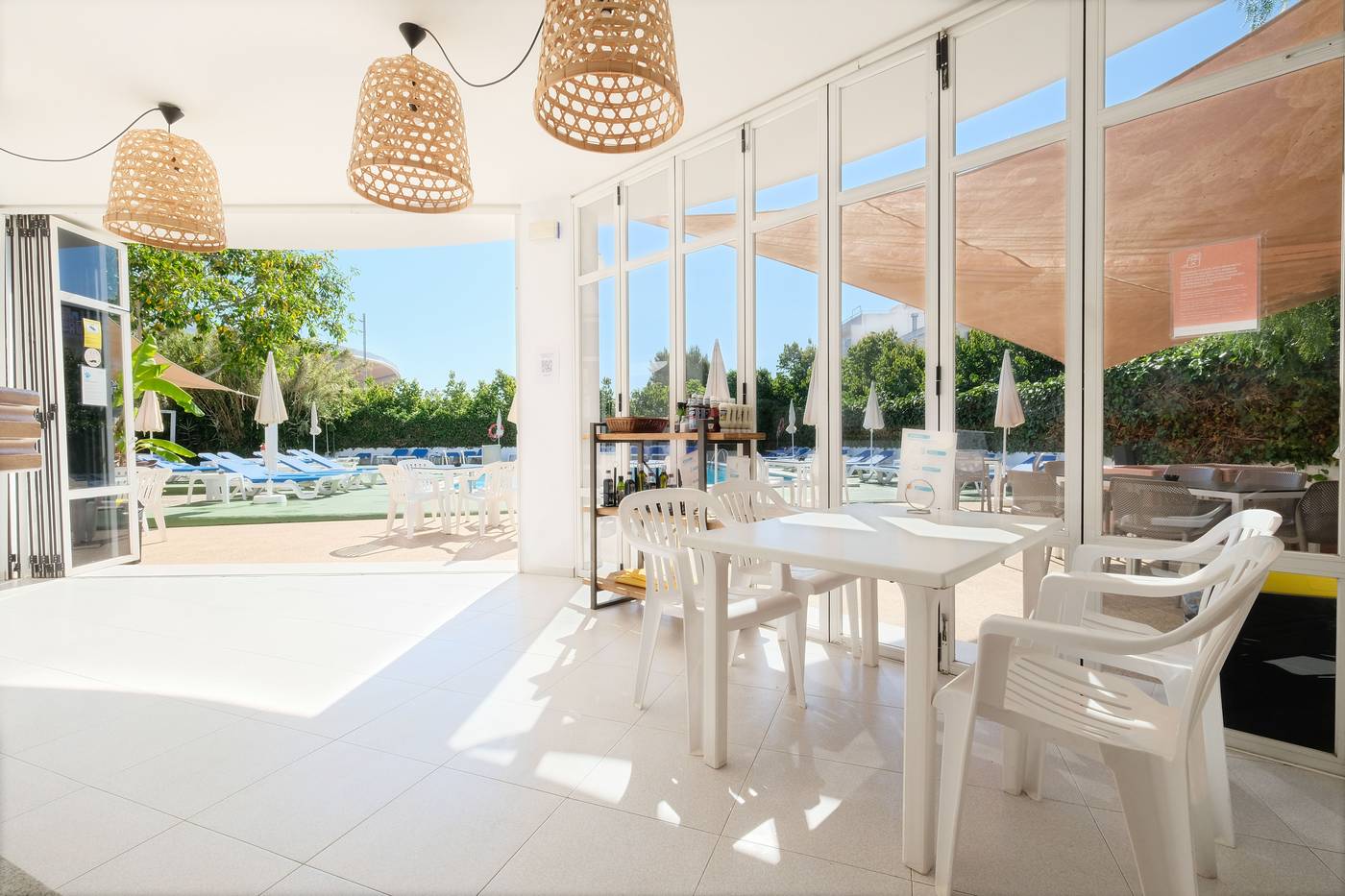 AzuLine-Hotel-Llevant-Bar-10