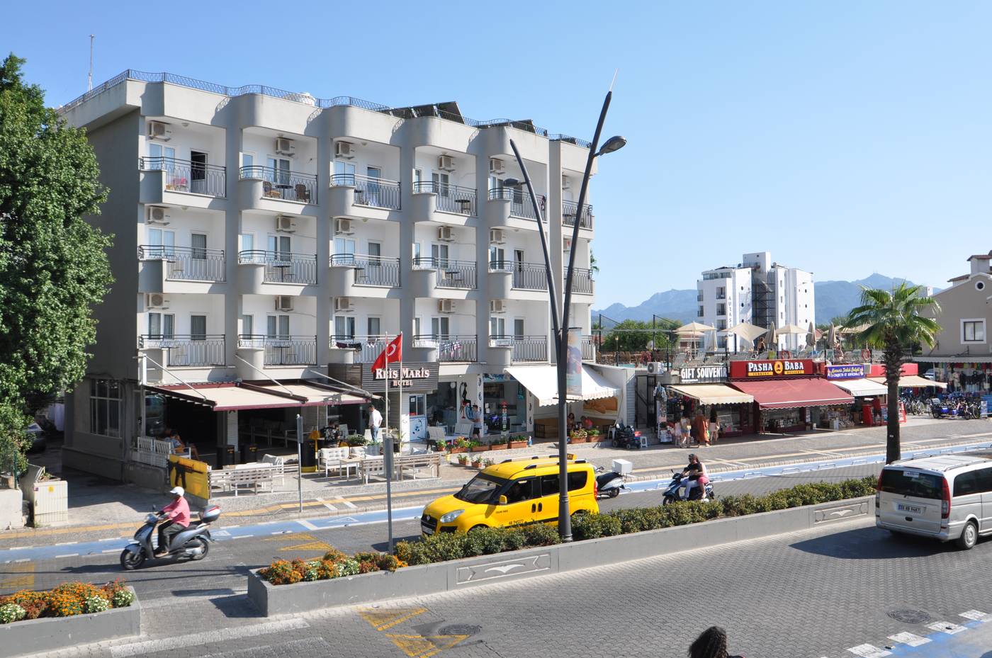 Reis-Maris-Terrace-22