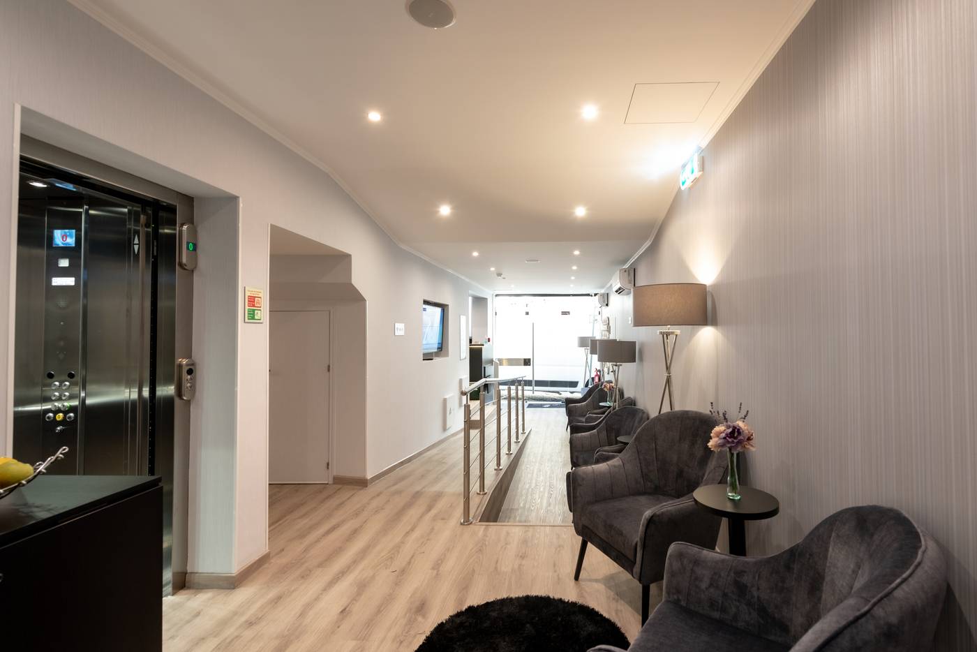 Dinya-Lisbon-Hotel---Lounge-Bar-Lobby-11