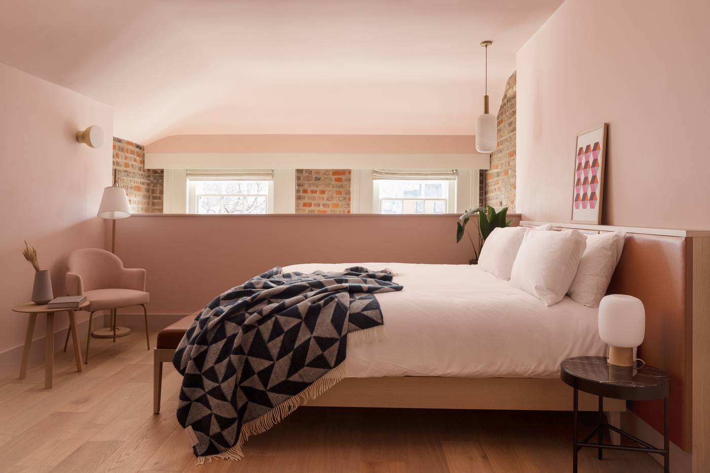 Zanzibar-Locke--Ha-Penny-Bridge-Room-14