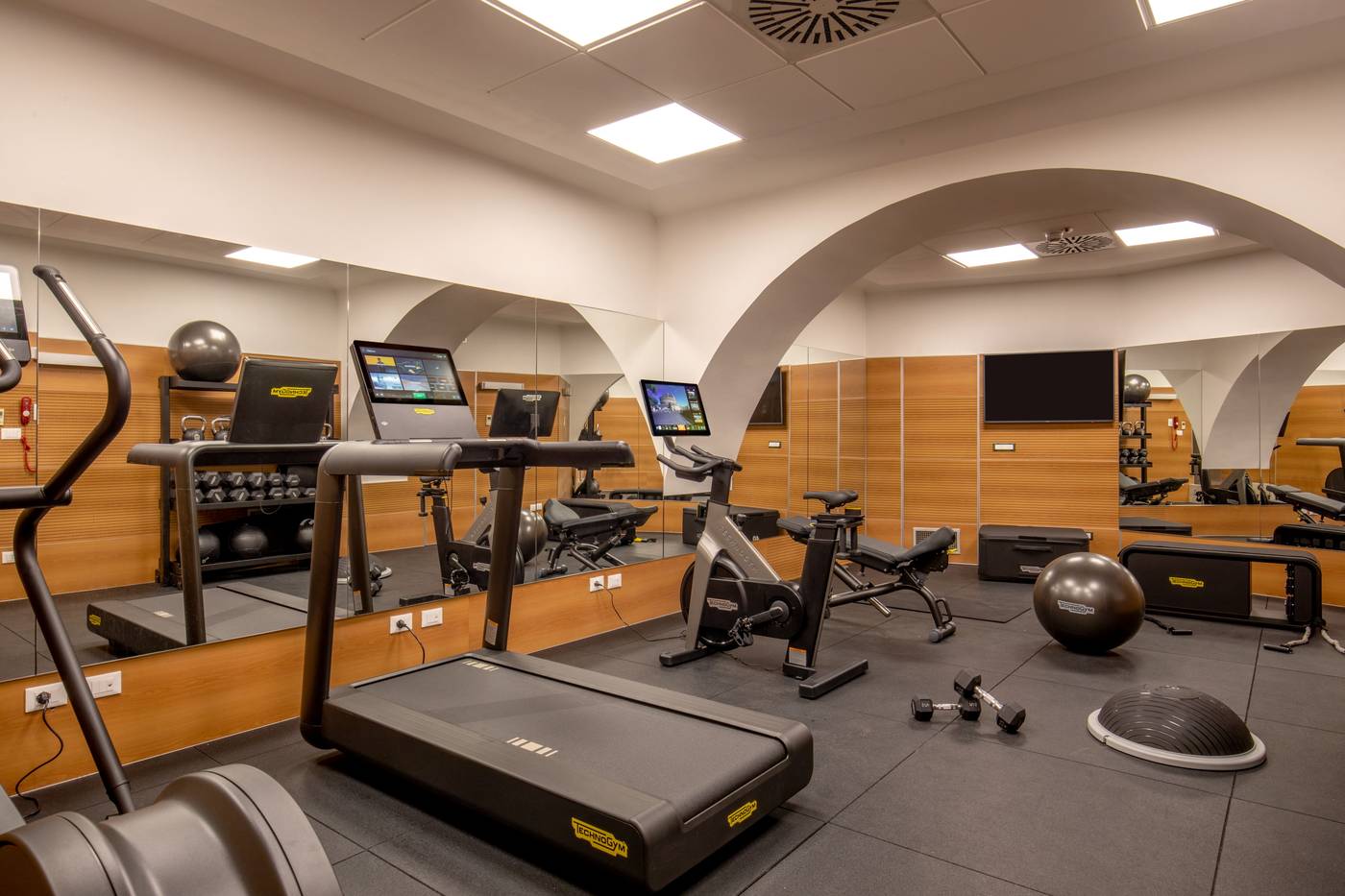 Cosmopolita-Hotel-Rome--Tapestry-Collection-by-Hil-Sports-and-Entertainment-61