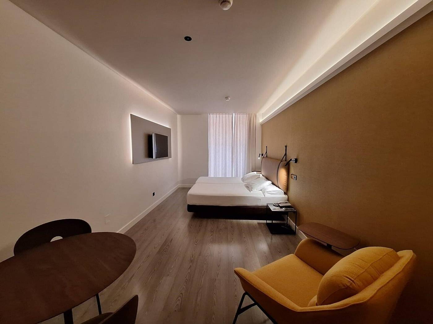 Suites-Viena-Plaza-de-Espa----a-Room-10