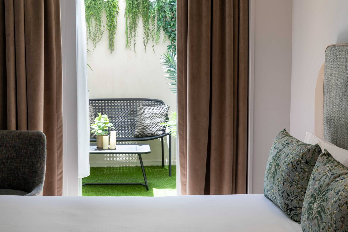 Eiffel-Saint-Charles-Room-34