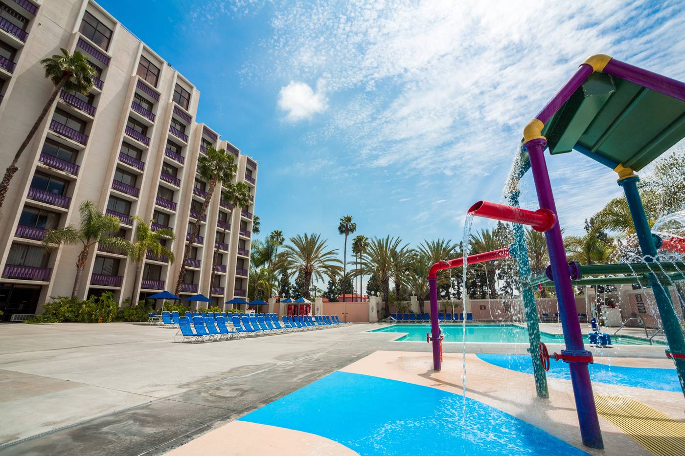 Knotts-Berry-Farm-Hotel-Pool-2