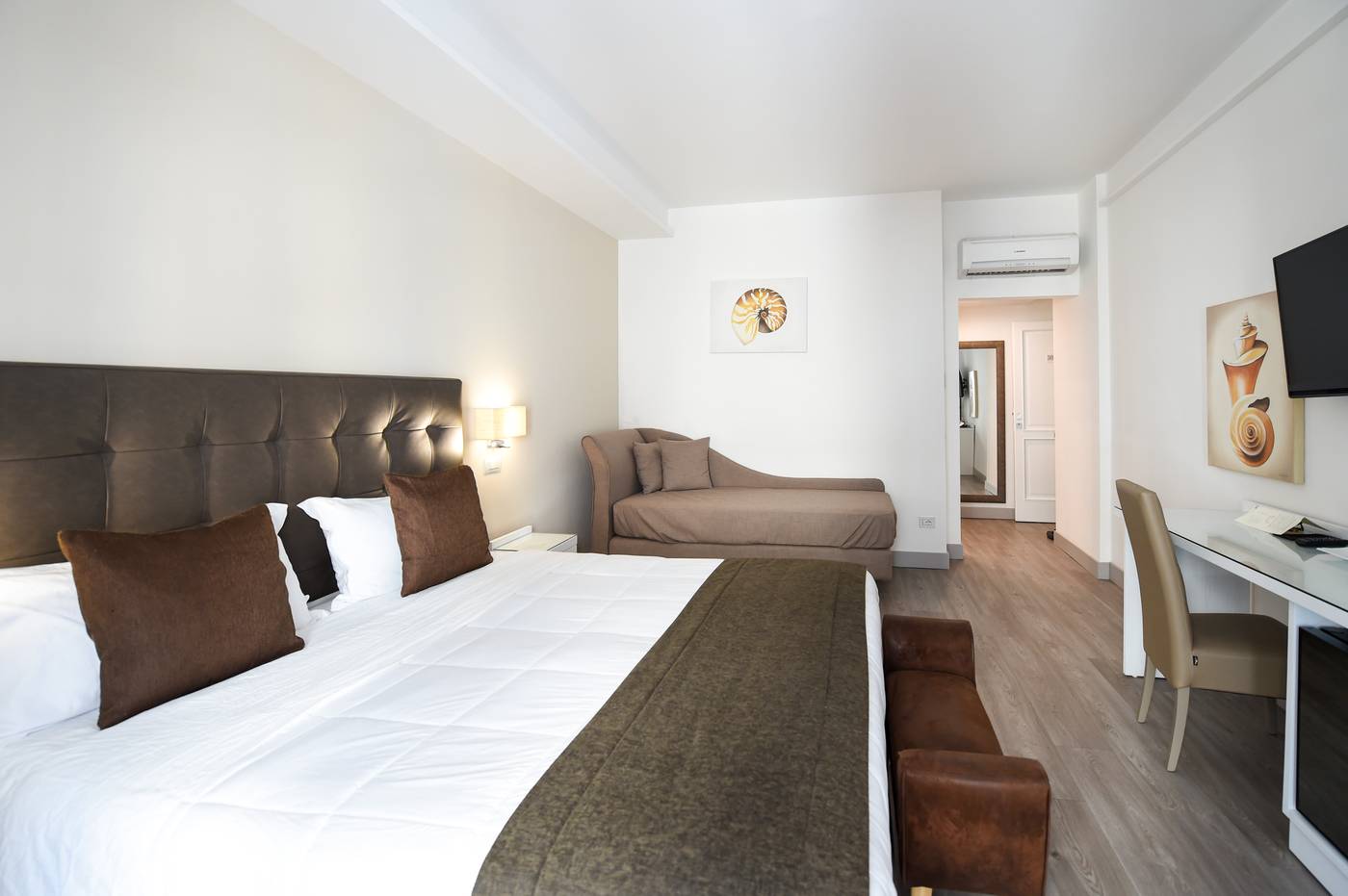 Sorrento-City-Room-28