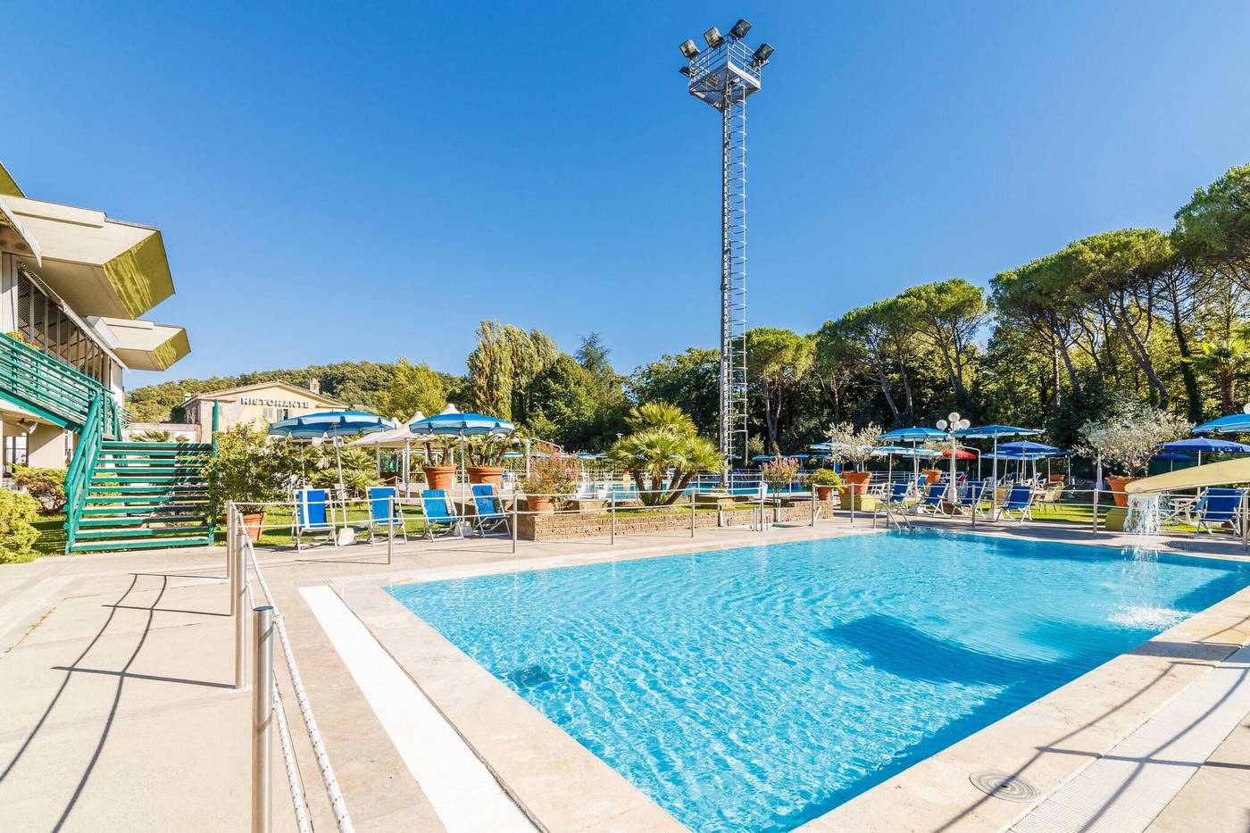 Country-Club-Pool-34