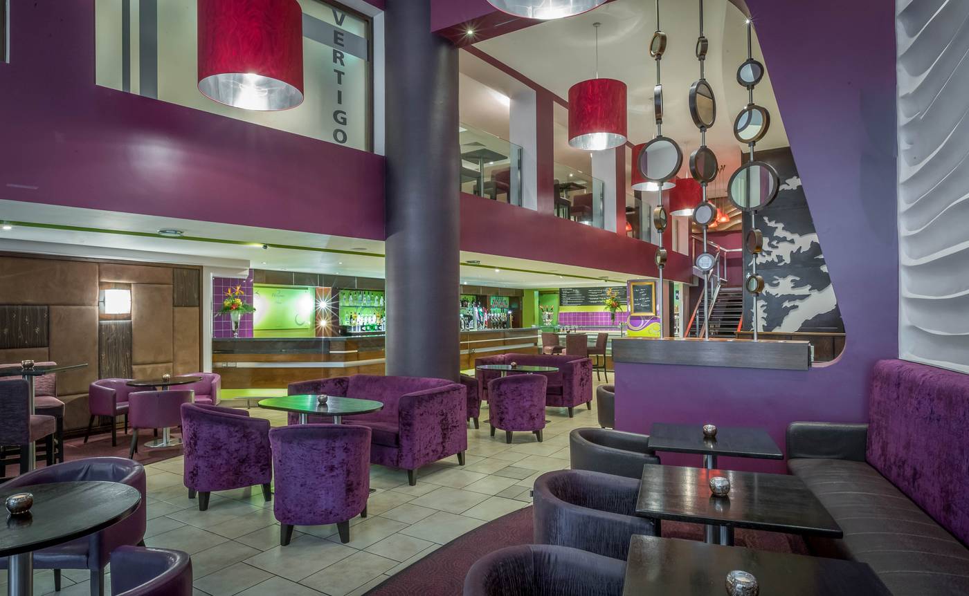 Clayton-Hotel-Cardiff-Lane-Bar-14