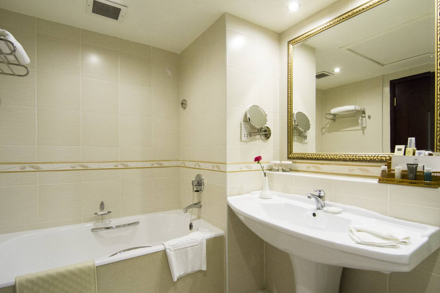 Excelsior-Grand-Hotel-Room-48