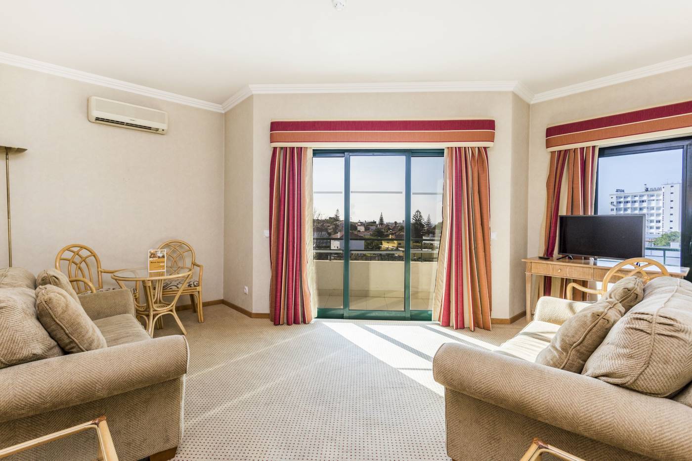 Riviera-Hotel-Carcavelos-Room-7