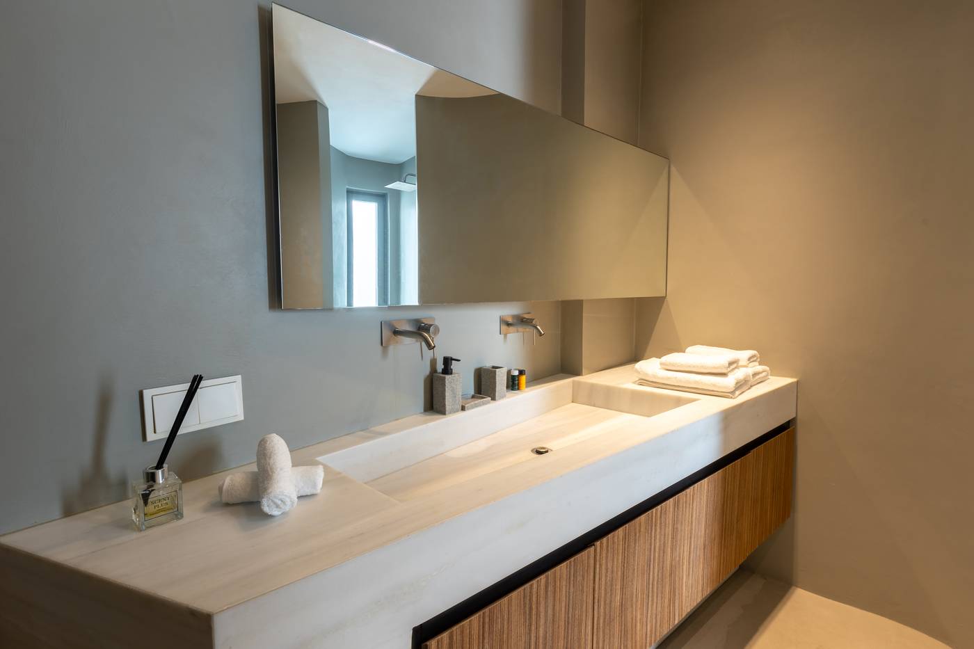 Heaven-s-Edge-Room-34