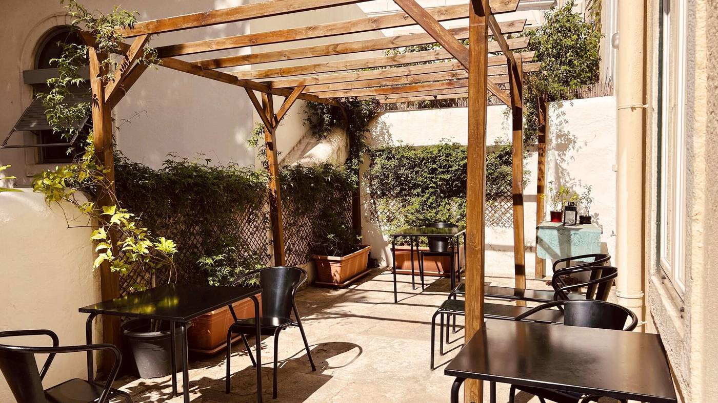 Casa-Do-Jasmim-By-Shiadu-Terrace-61