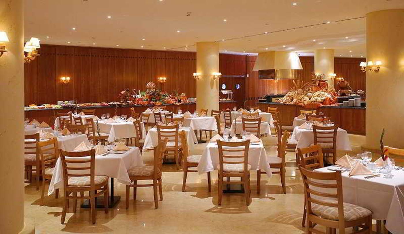 Amwaj-Oyoun-Resort---Spa-Restaurant-43