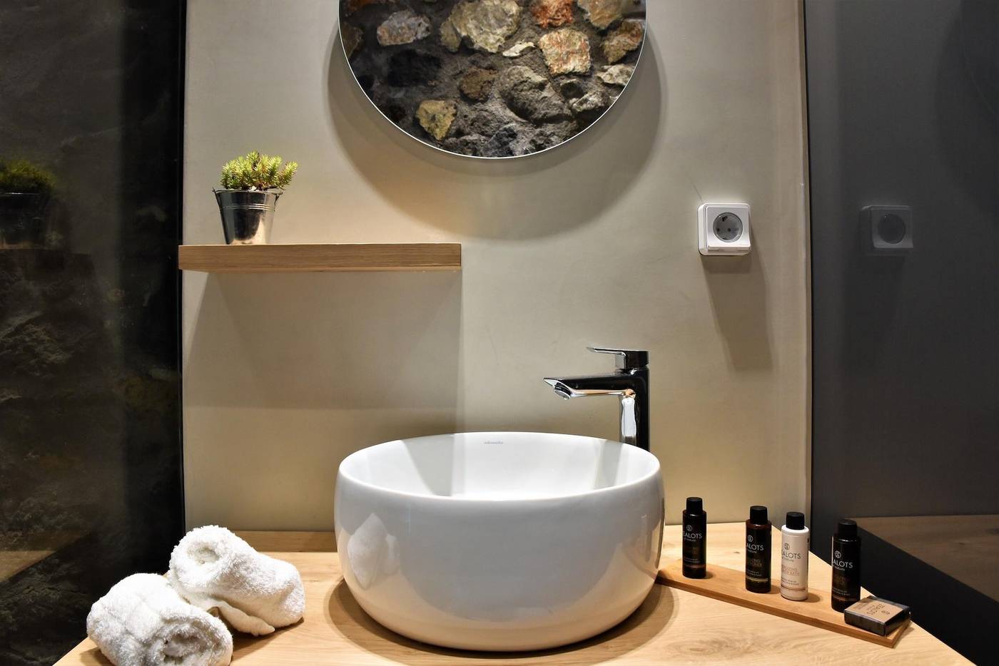 Horizon-Mills-Villas---Suites-Room-60