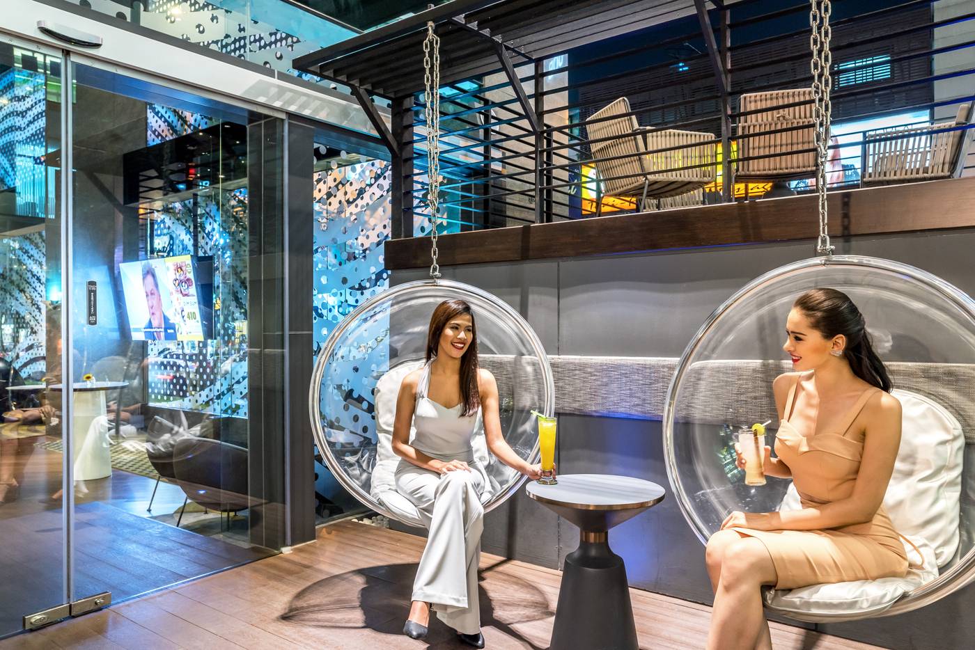 Novotel-Bangkok-on-Siam-Square-Lobby-6