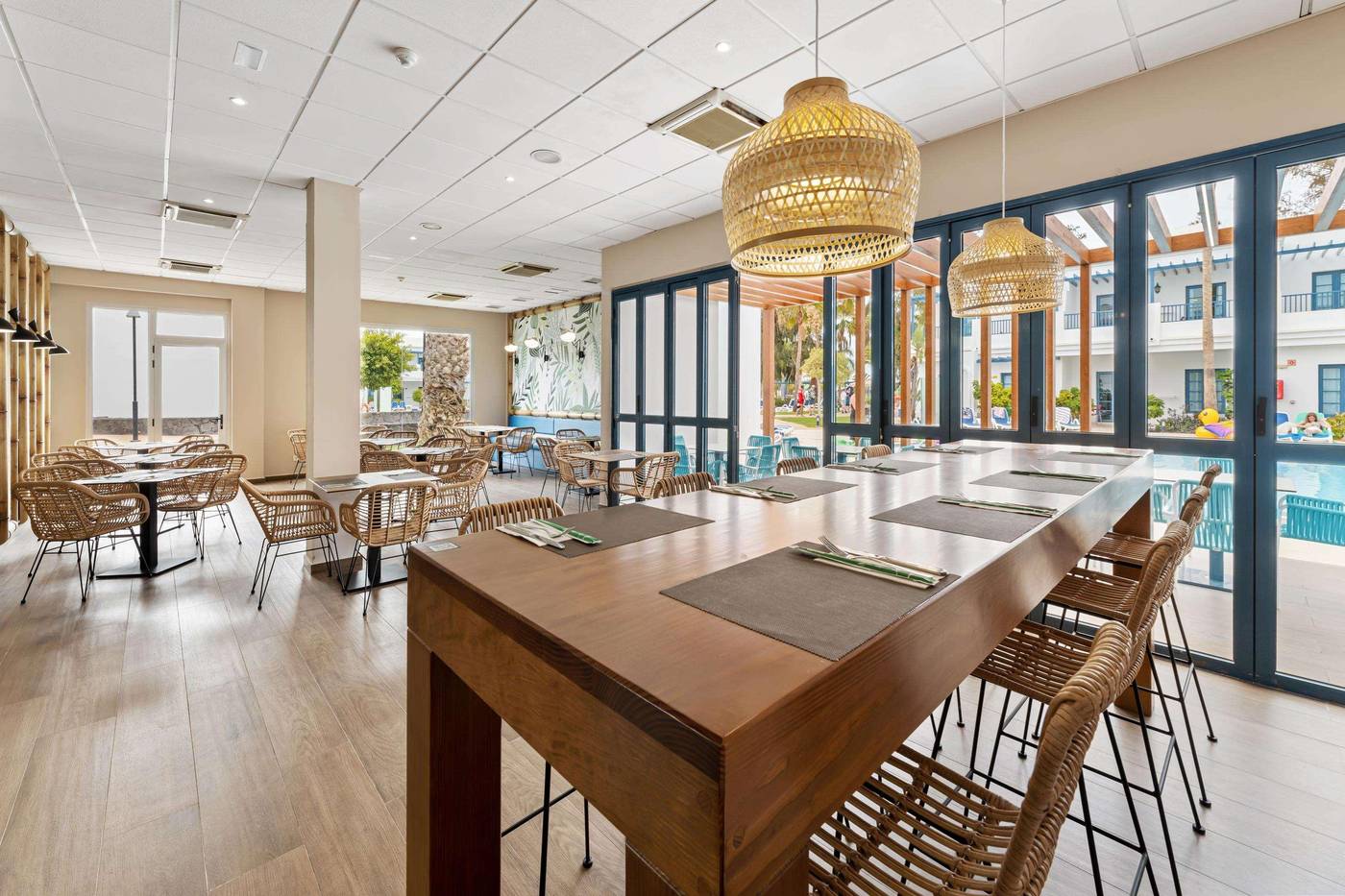 THB-Tropical-Island-Restaurant-41