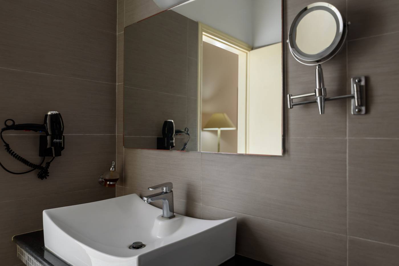 Scorpios-Beach-Room-36