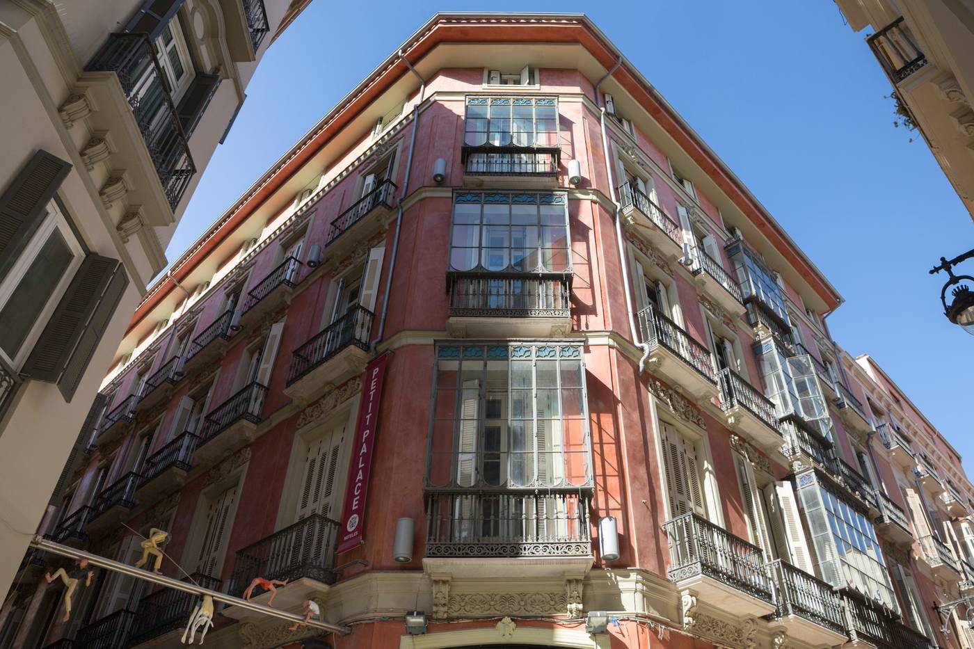 Petite-Palace-Plaza-Hotel-General-view-3