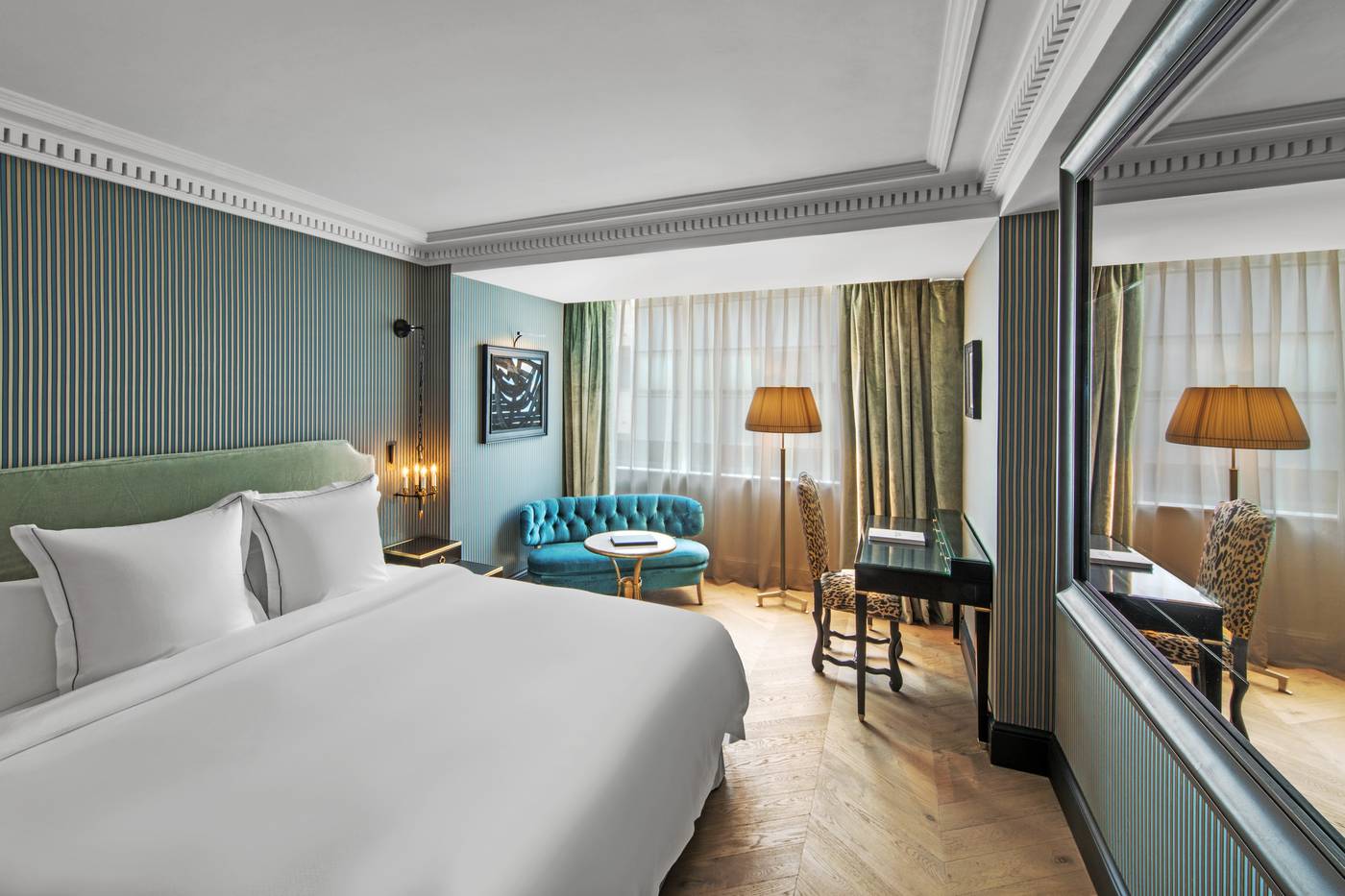 Hotel-de-Berri-Champs-Elysees--a-Luxury-Collection-Hotel--Paris-Room-24