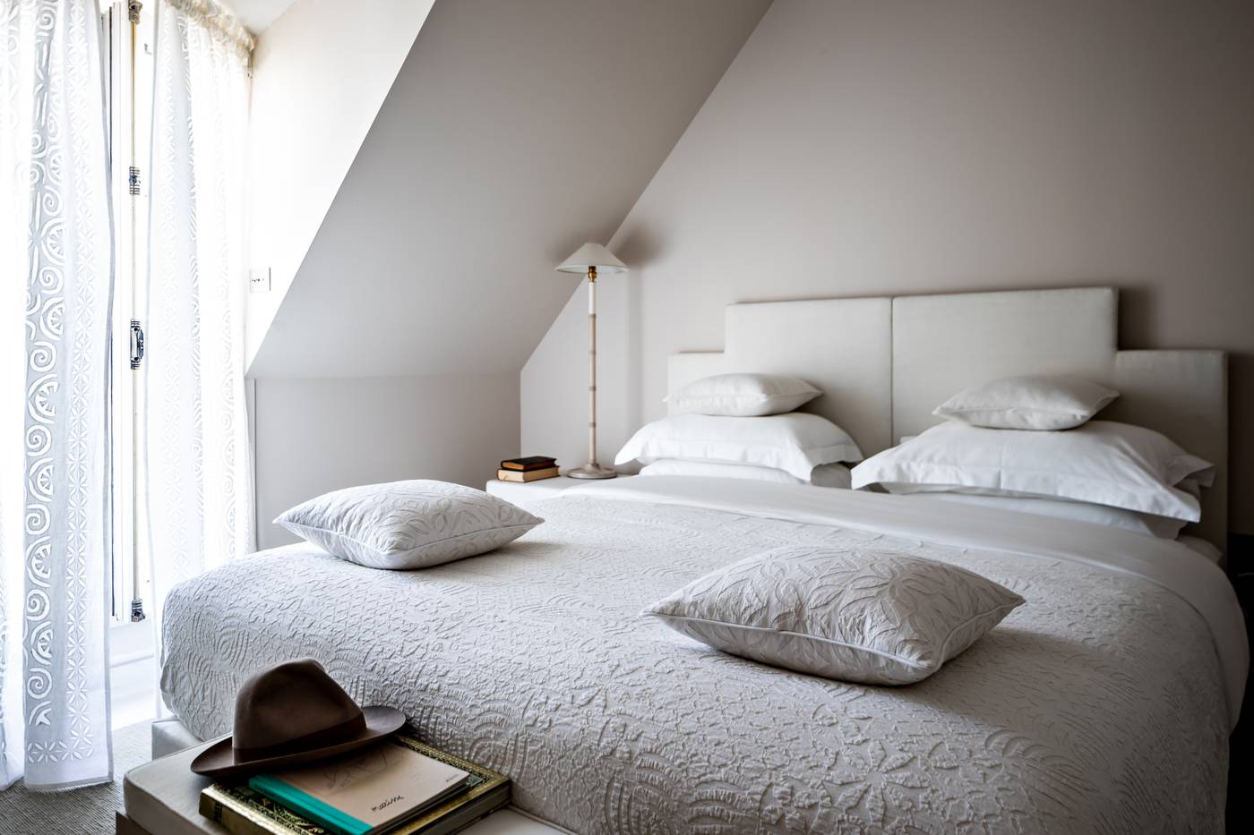 Monsieur-George-Hotel---Spa-Room-3