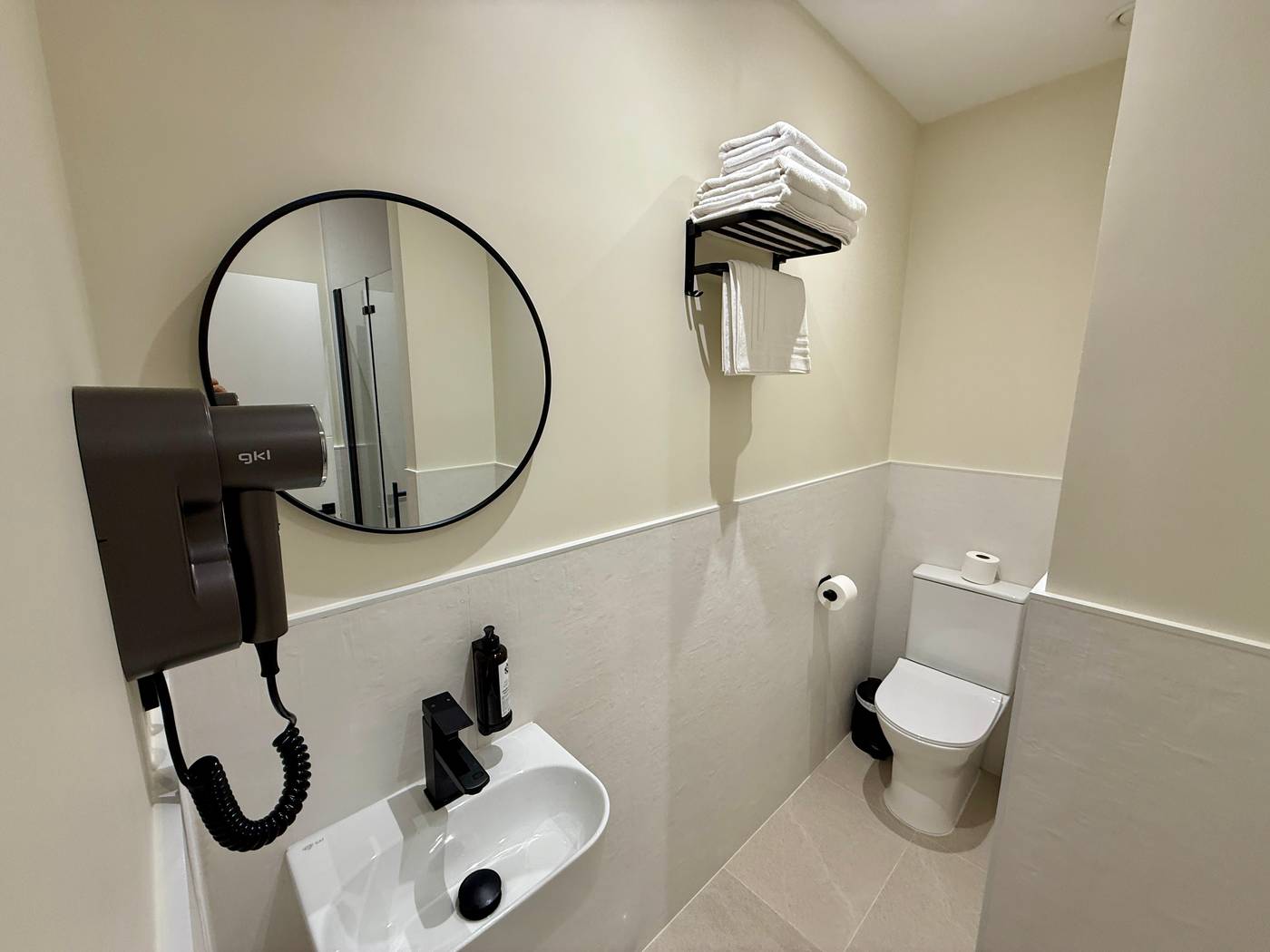 Mucho-Madrid-Room-52